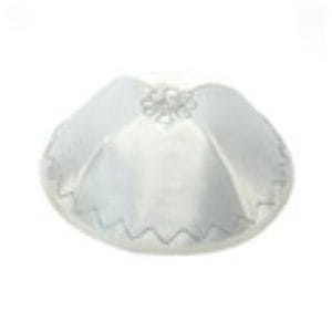 כיפה סאטן לבנה עיטור כסף כפול