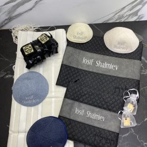 סט חתנים - הכולל טלית מהודרת . סט כיסויים מהודרים כולל ריקמה שם